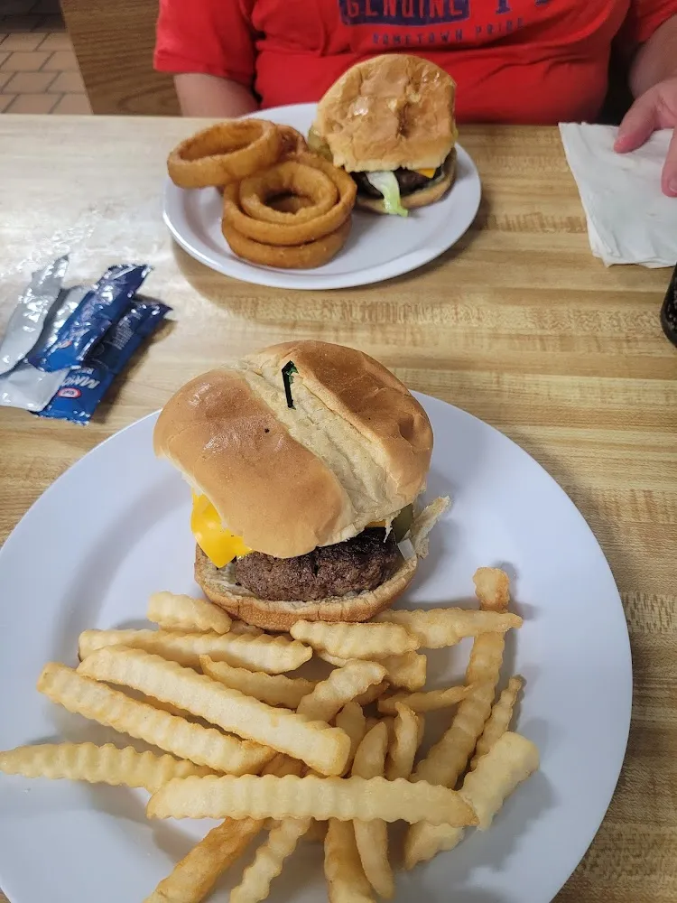 Large Cheeseburger w Fries